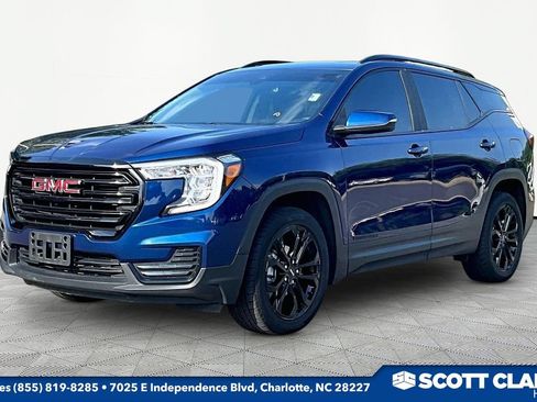 Used 2022 GMC Terrain SLE w/ Driver Convenience Package AWD/4WD image 3