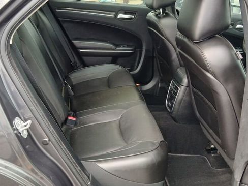Used 2019 Chrysler 300 Limited image 11