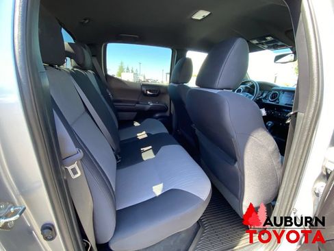 Used 2021 Toyota Tacoma TRD Off-Road w/ Technology Package AWD/4WD image 17