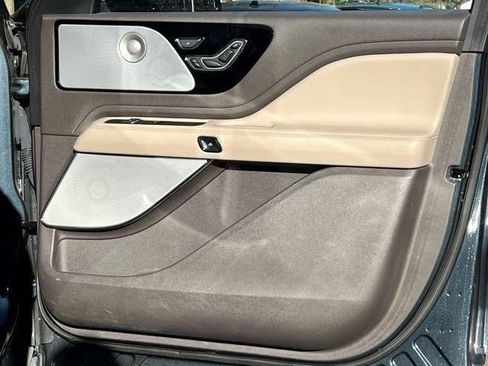 Used 2021 Lincoln Aviator Reserve w/ Equipment Group 202A image 8