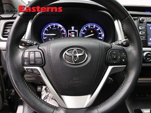 Used 2016 Toyota Highlander XLE AWD/4WD image 10