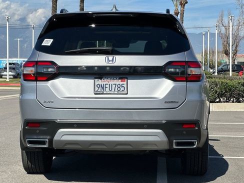 Certified 2024 Honda Pilot Touring image 5