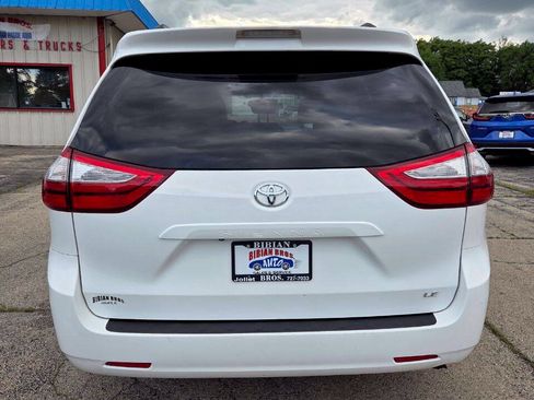 Used 2017 Toyota Sienna LE FWD image 6