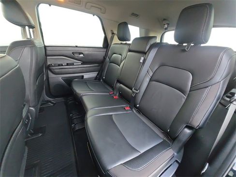 Used 2024 Nissan Pathfinder SL image 13