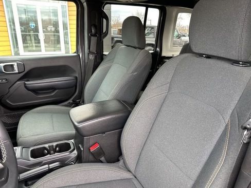 Used 2025 Jeep Wrangler Unlimited Sport AWD/4WD image 20