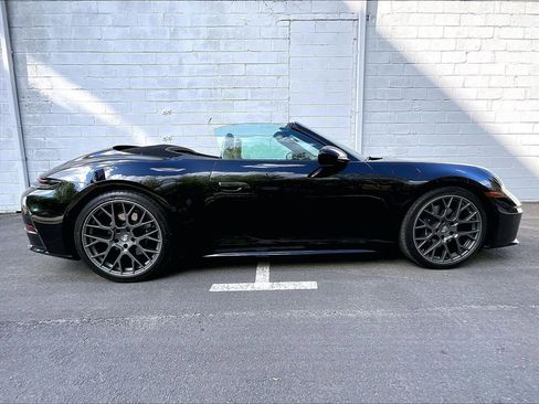 Used 2025 Porsche 911 Carrera RWD image 6