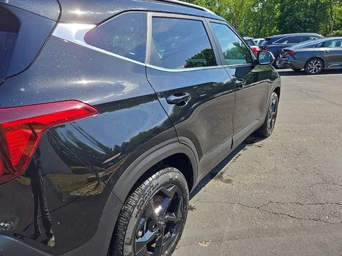 Certified 2026 Kia Seltos EX w/ EX Sunroof Package AWD/4WD image 3