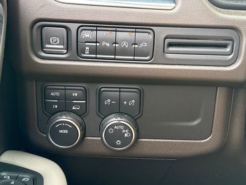 Used 2021 Chevrolet Tahoe LT w/ Luxury Package AWD/4WD image 33