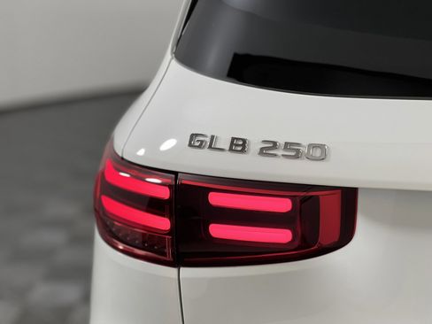 New 2025 Mercedes-Benz GLB 250 image 12