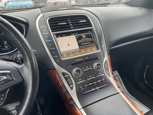 Used 2017 Lincoln MKX Reserve w/ Driver Assistance Package FWD image 30