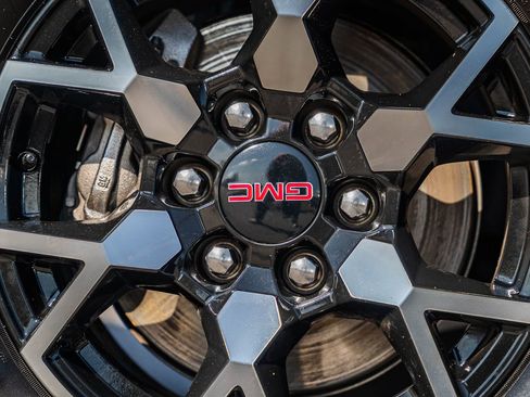 Used 2023 GMC Canyon AT4X image 11