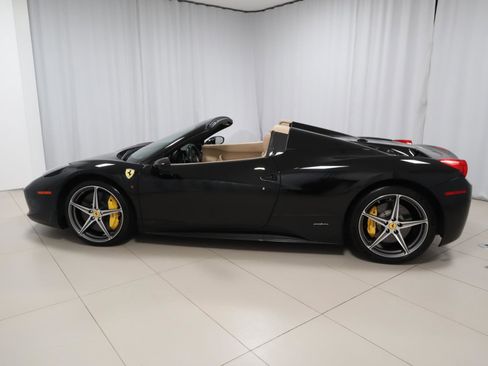 Used 2015 Ferrari 458 Spider image 16