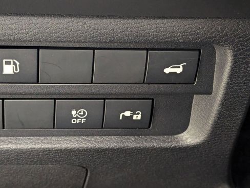 Used 2025 Mitsubishi Outlander SE image 14