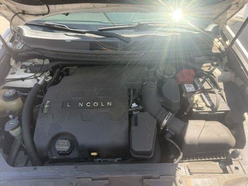 Used 2013 Lincoln MKT FWD image 8