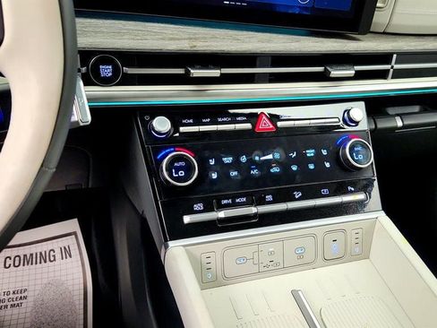 Used 2025 Hyundai Santa Fe Calligraphy AWD/4WD image 16