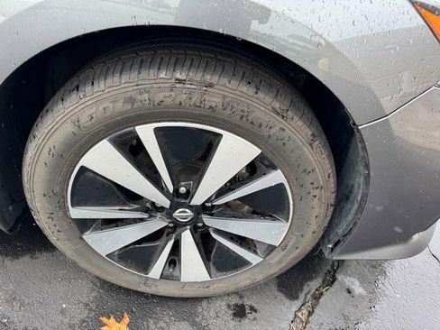 Used 2022 Nissan Altima 2.5 SV w/ SV Premium Package AWD/4WD image 5