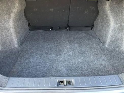 Used 2022 Nissan Versa SV image 11