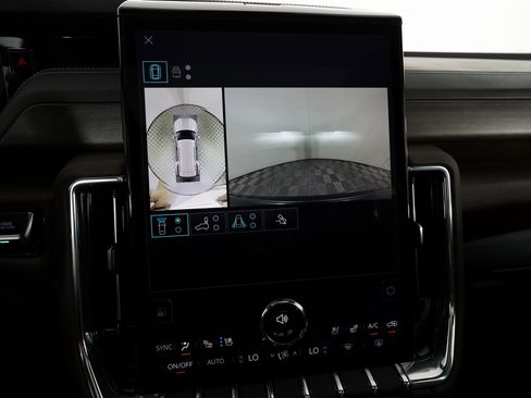 Used 2025 GMC Yukon Denali Ultimate image 32