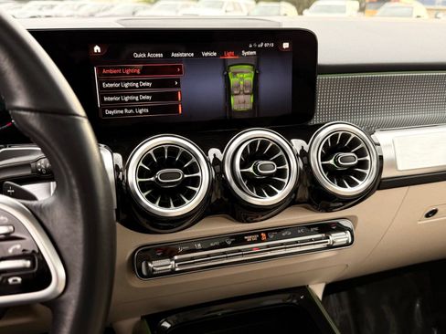 Used 2023 Mercedes-Benz GLB 250 w/ Premium Package image 44