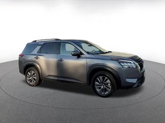 Used 2025 Nissan Pathfinder SV video 2