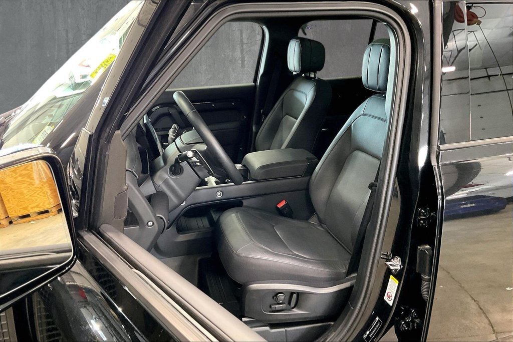 Certified 2025 Land Rover Defender 110 V8 AWD/4WD image 22