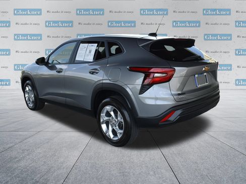 Used 2024 Chevrolet Trax LS w/ LS Convenience Package FWD image 8