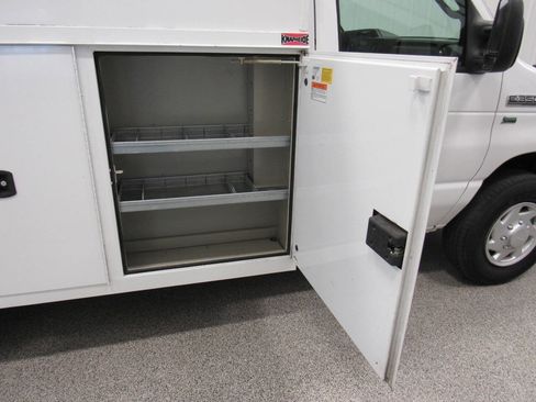 Used 2015 Ford E-350 and Econoline 350 Super Duty image 28