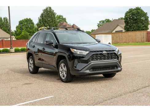 Used 2025 Toyota RAV4 XLE w/ Convenience Package FWD image 3