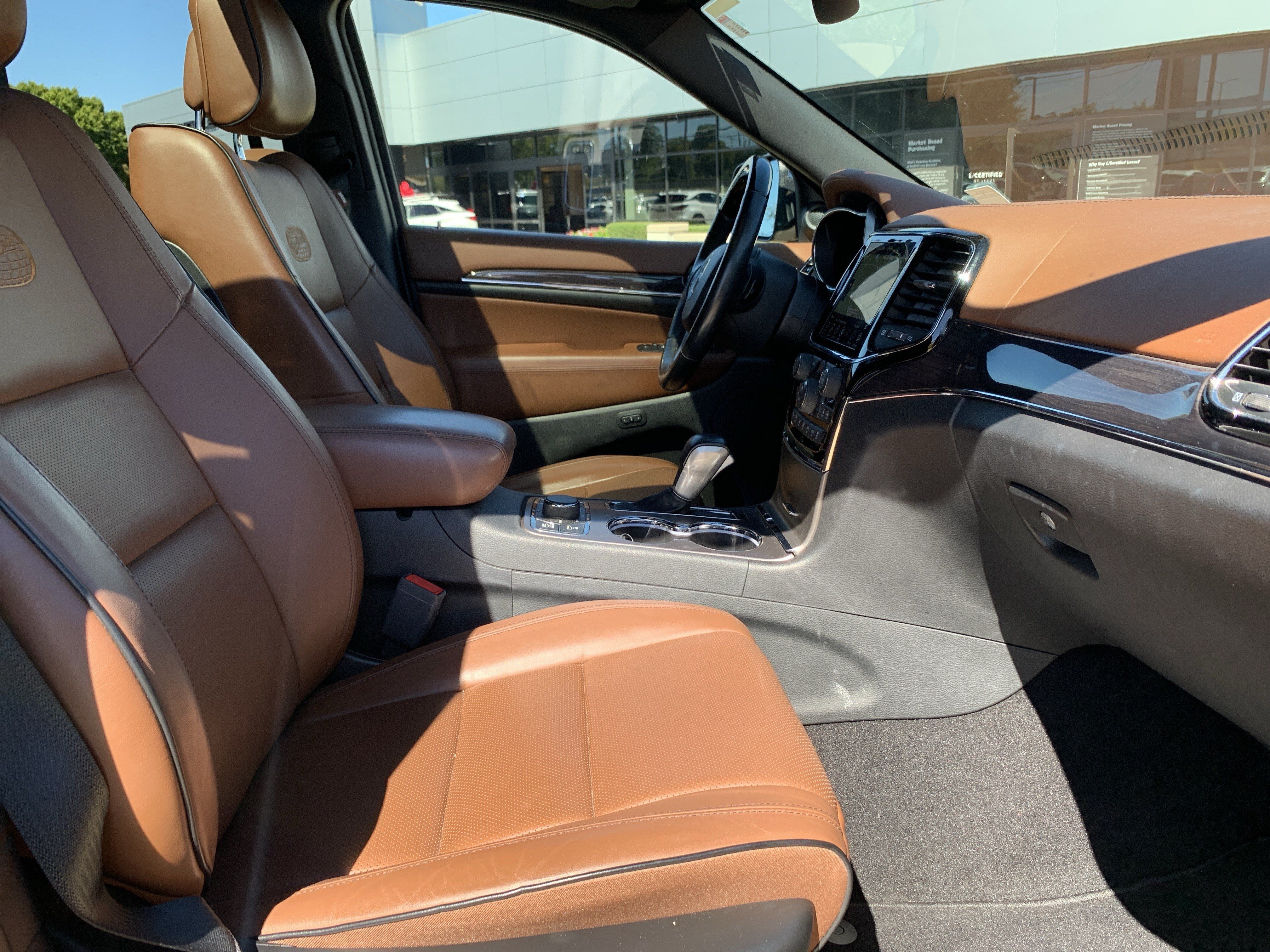Used 2020 Jeep Grand Cherokee Overland AWD/4WD image 35