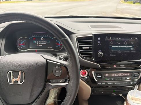 Used 2022 Honda Pilot Touring image 10