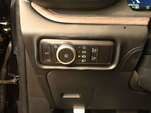 Used 2023 Ford Explorer Platinum w/ Technology Package image 32