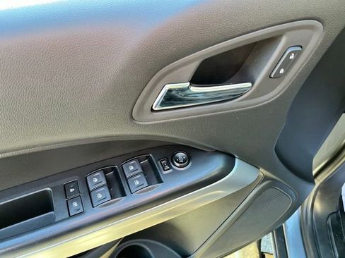 Used 2022 Chevrolet Colorado LT w/ LT Convenience Package image 16