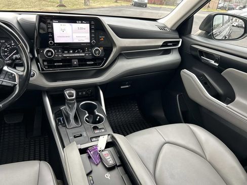 Used 2021 Toyota Highlander XLE image 20