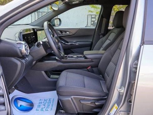 Certified 2025 Chevrolet Equinox LT FWD image 10