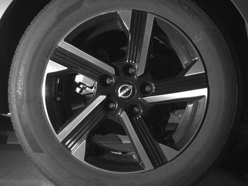 Used 2025 Nissan Sentra SV image 15