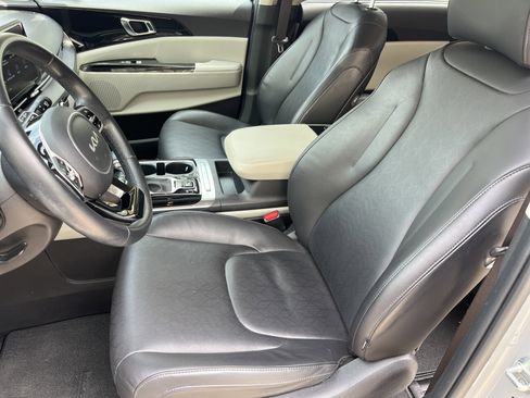 Used 2022 Kia Carnival EX FWD image 16