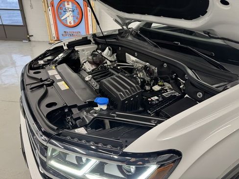 Used 2021 Volkswagen Atlas Cross Sport SEL R-Line image 32