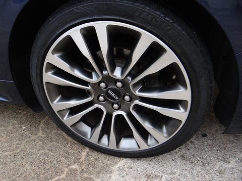 Used 2017 Lincoln Continental Reserve image 33