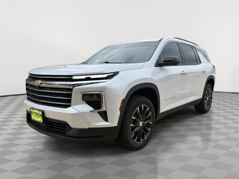Used 2024 Chevrolet Traverse LT w/ Enhanced Driving Package AWD/4WD image 4