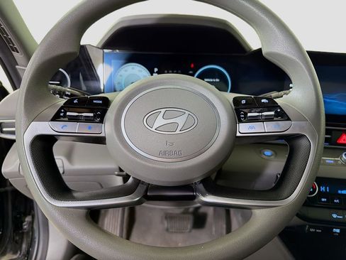 Used 2024 Hyundai Elantra SEL image 14