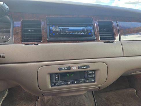 Used 1998 Lincoln Town Car Executive RWD image 20