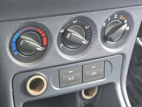 Used 2010 Ford Transit Connect XLT image 18