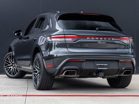 Certified 2026 Porsche Macan AWD/4WD image 3
