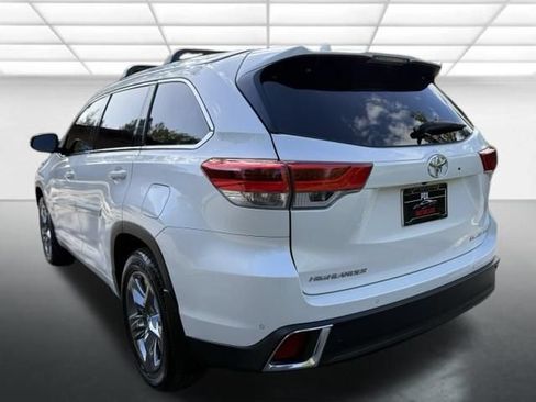 Used 2019 Toyota Highlander Limited Platinum AWD/4WD image 3
