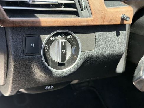 Used 2011 Mercedes-Benz E 350 4MATIC Sedan image 11
