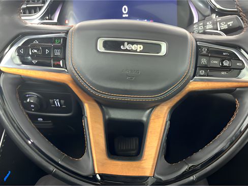 Used 2023 Jeep Grand Cherokee L Summit AWD/4WD image 20