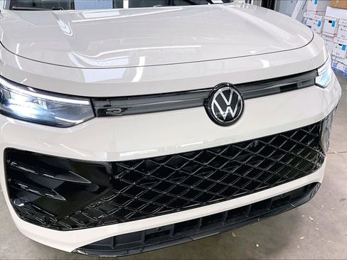 New 2026 Volkswagen Tiguan SE R-Line image 33