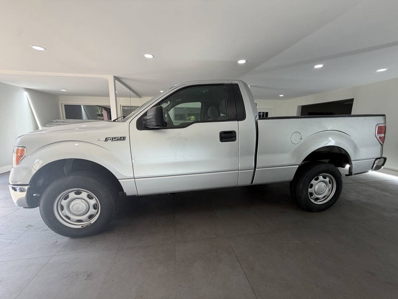 Used 2012 Ford F150 XL w/ XL Decor Group AWD/4WD image 4