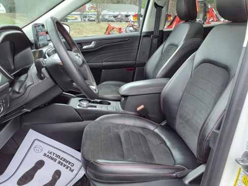 Used 2022 Ford Escape SEL w/ SEL Stealth AWD Package image 13