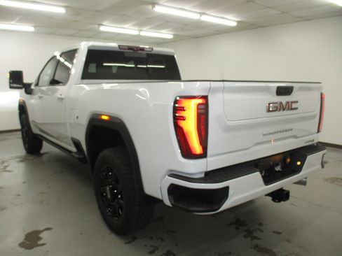 New 2026 GMC Sierra 2500 AT4 w/ AT4 Premium Plus Package AWD/4WD image 11